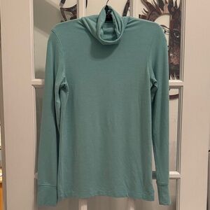 5/$20 L. L. Bean lightweight turtleneck in teal, size XS Regular, GUC